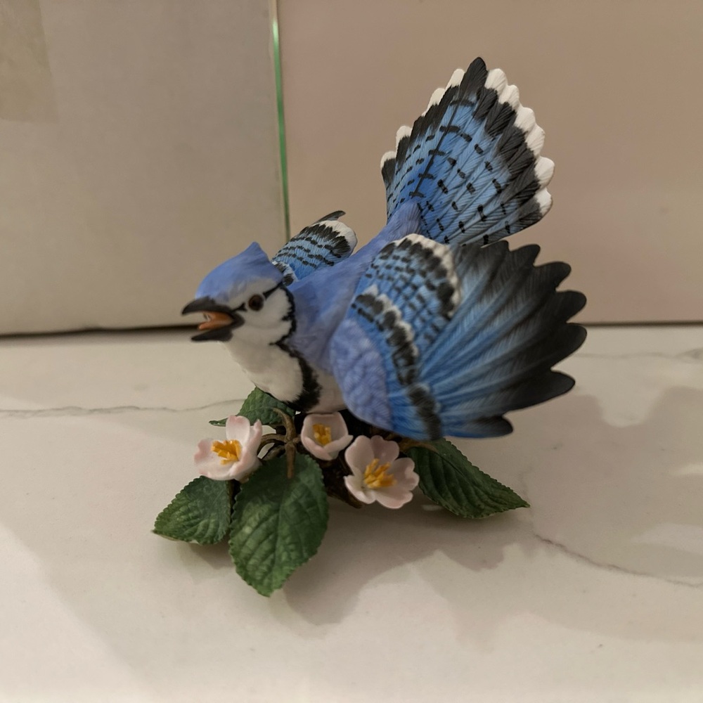 Lenox Collections - Garden Bird Sculpture Collection - Blue Jay